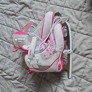 Vichockey size Y2 skates
